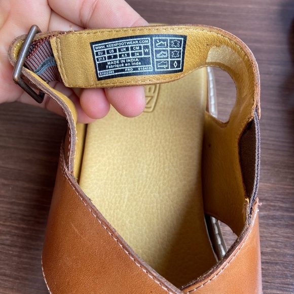 KEEN Lana Cross Strap Sandal - Picture 9 of 10